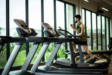 Man_Running_ON_Treadill_
